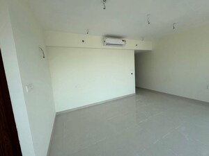 Room in 2 BHK Apartment at Dynamix Divum, Malad East – for Rent