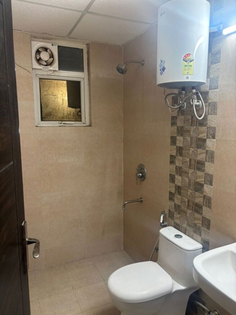 Bathroom, signature-global-park 2 Bedroom 1230 Sq.Ft. Builder Floor In Sohna Sector 36 Gurgaon 10373377
