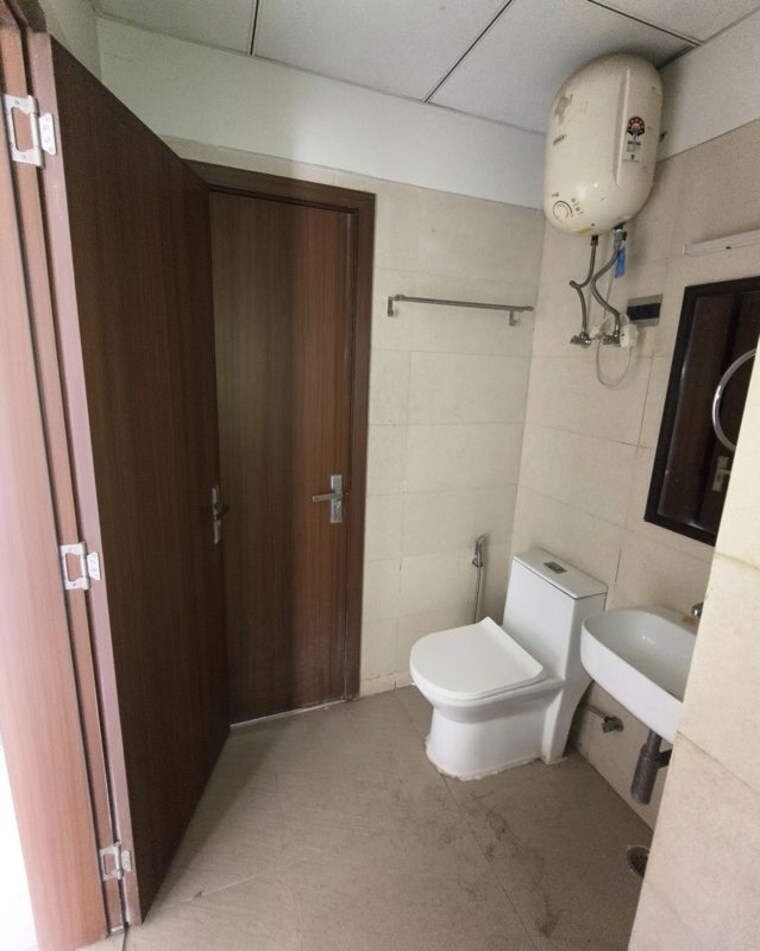 Bathroom, central-park-flower-valley 2.5 Bedroom 180 Sq.Ft. Builder Floor In Sohna Sector 33 Gurgaon 10373406