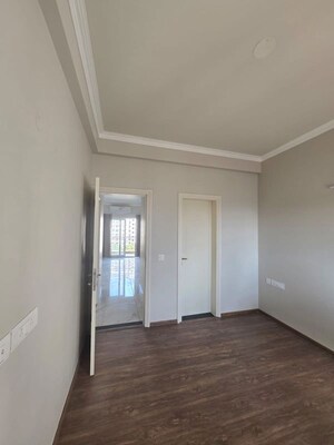 Room in 2.5 BHK Builder Floor at Central Park Cerise Suites, Sohna Sector 33 – for Rent