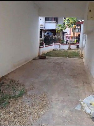 Parking in 3.5 BHK Independent House at Seraulim – for Rent