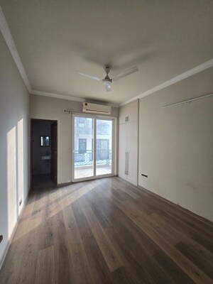 Room in 3 BHK Builder Floor at Central Park Cerise Suites, Sohna Sector 33 – for Rent