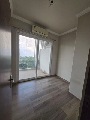 Room in 3 BHK Builder Floor at Central Park Cerise Suites, Sohna Sector 33 – for Rent