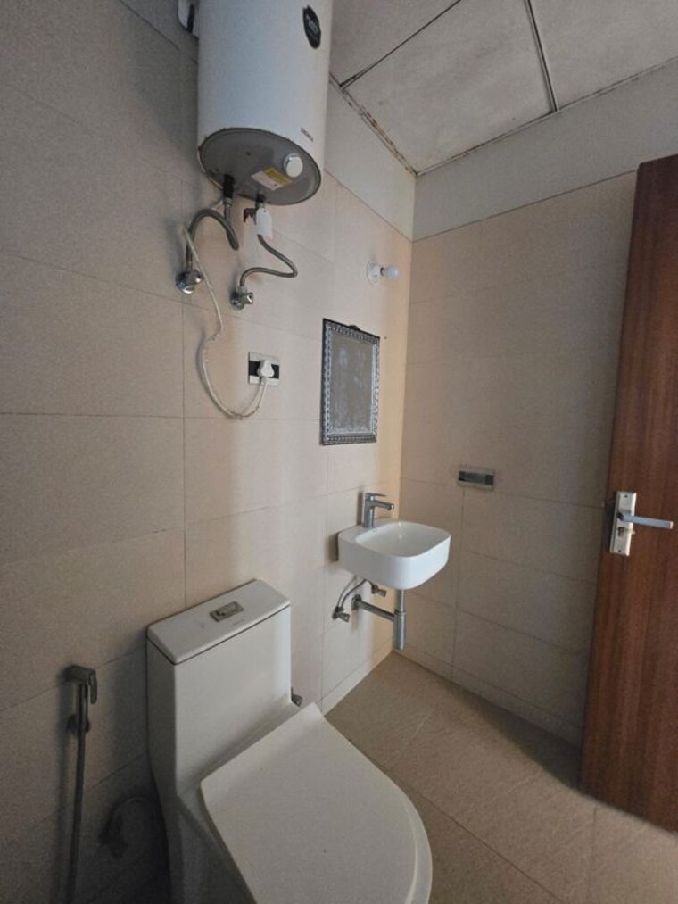 Bathroom, central-park-cerise-suites 3 Bedroom 180 Sq.Ft. Builder Floor In Sohna Sector 33 Gurgaon 10373450