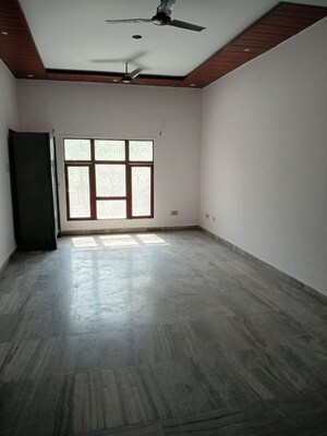 Room in 6 BHK Independent House at Aarohi Sahara Plaza Extension, Vikash Khand – for Rent