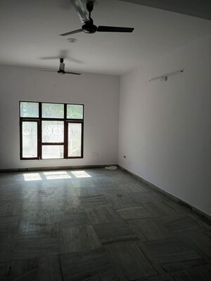 Room in 6 BHK Independent House at Aarohi Sahara Plaza Extension, Vikash Khand – for Rent