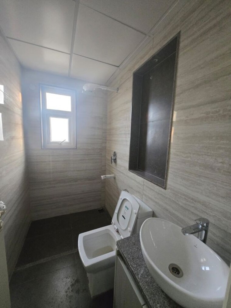 Bathroom, central-park-flower-valley 3 Bedroom 180 Sq.Ft. Builder Floor In Sohna Sector 33 Gurgaon 10373472