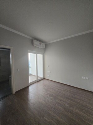 Room in 3 BHK Builder Floor at Central Park Flower Valley, Sohna Sector 33 – for Rent