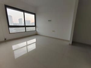 Room in 4 BHK Apartment at Kalpataru Immensa B, Kolshet Road – for Rent