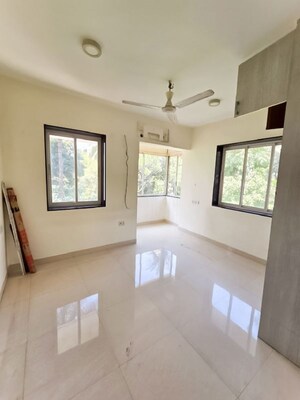 Room in 2 BHK Apartment at Bandra West – for Rent