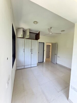 Room in 2 BHK Apartment at Bandra West – for Rent