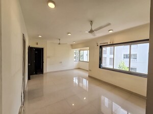 Room in 2 BHK Apartment at Bandra West – for Rent