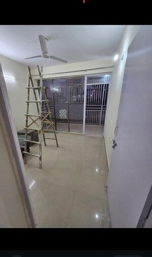 Room in 2 BHK Apartment at Suncity Avenue 102, Sector 102 – for Sale