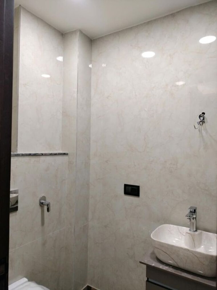 Bathroom, sector 12 dwarka 2 Bedroom 1100 Sq.Ft. Apartment In Sector 12 Dwarka Delhi 10373564