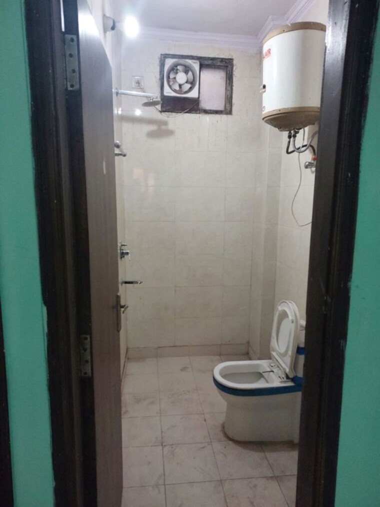 Bathroom, karol bagh 2 Bedroom 860 Sq.Ft. Builder Floor In Karol Bagh Delhi 10373551
