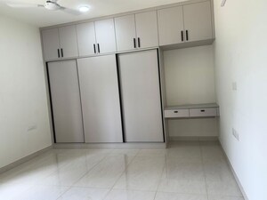 Room in 3 BHK Apartment at Prestige Beverly Hills, Kokapet – for Rent