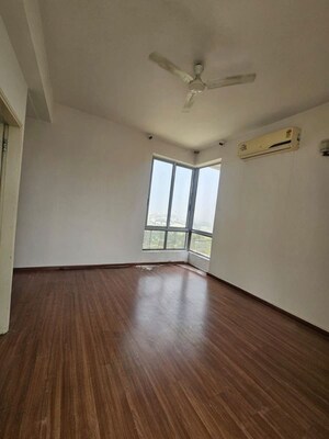 Room in 3 BHK Apartment at Pioneer Park Phase 1, Sector 61 – for Rent