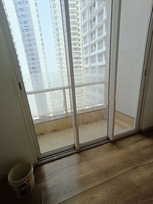 Room in 2 BHK Apartment at Oberoi Exquisite Goregaon, Goregaon East – for Rent
