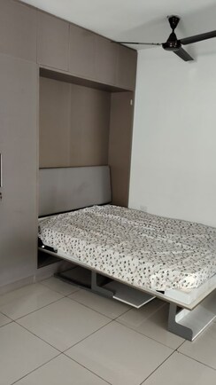 2.5 BHK + Extra Room Apartment For Rent in Iconest 5