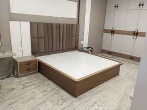 Bedroom in 6+ BHK Independent House at Gomti Nagar – for Rent