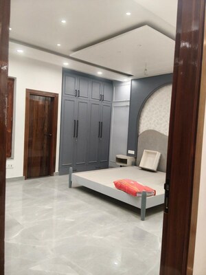 Room in 6+ BHK Independent House at Gomti Nagar – for Rent