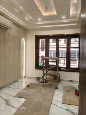 Parking in 6+ BHK Independent House at Gomti Nagar – for Rent