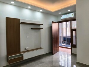 Room in 3 BHK Apartment at Vipul World Floors, Sector 48 – for Rent