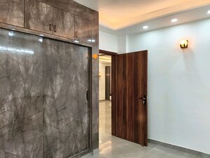 Room in 3 BHK Apartment at Vipul World Floors, Sector 48 – for Rent