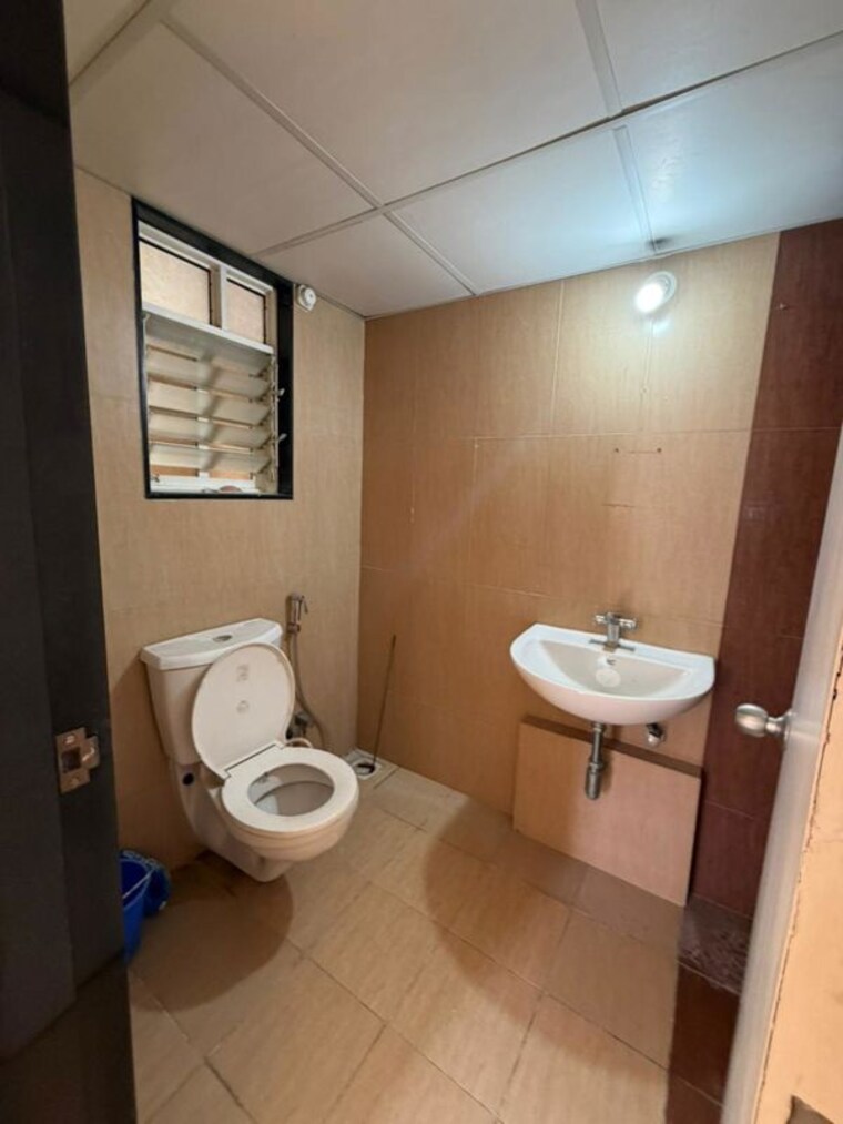 Bathroom, paranjape-schemes-saptagiri 3 Bedroom 1350 Sq.Ft. Apartment In Baner Pune 10373678