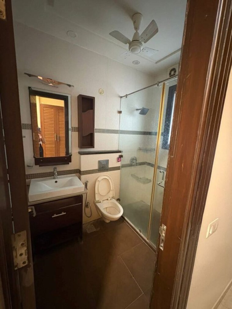 Bathroom, sector 5 6+ Bedroom 263 Sq.Yd. Independent House In Sector 5 Gurgaon 10373702