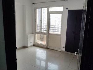 Room in 2 BHK Apartment at Amrapali Terrace Homes, Tech Zone 4 Greater Noida – for Rent