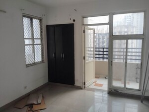 Room in 2 BHK Apartment at Amrapali Terrace Homes, Tech Zone 4 Greater Noida – for Rent