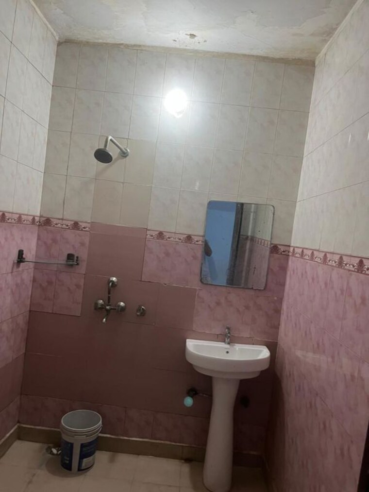 Bathroom, airlines-society 2 Bedroom 120 Sq.Mt. Independent House In Phi Iii Greater Noida Greater Noida 10373727