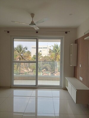 Room in 2.5 BHK Apartment at Brigade Laguna, Hebbal – for Rent