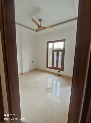 Room in 4 BHK Builder Floor at BPTP Park Central, Sector 85 – for Sale
