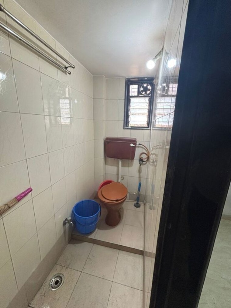 Bathroom, bandra west 2 Bedroom 700 Sq.Ft. Apartment In Bandra West Mumbai 10373738