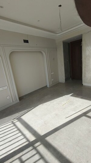 Master Bedroom in 3.5 BHK Builder Floor at Kharar Road – for Sale