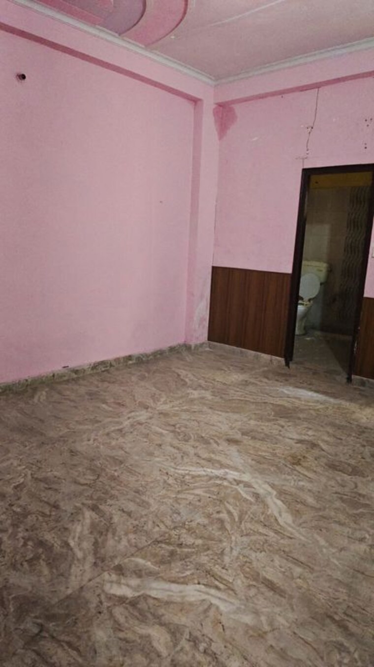 Room, bihari nagar 2 Bedroom 120 Sq.Yd. Builder Floor In Bihari Nagar Ghaziabad 10373752