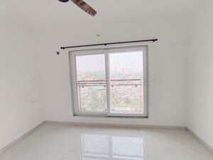 Room in 2 BHK Apartment at Vaibhav Queens Park, Chembur – for Rent