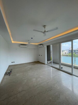 Room in 3.5 BHK Apartment at Puri Emerald Bay, Sector 104 – for Rent