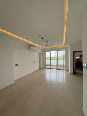 Room in 3.5 BHK Apartment at Puri Emerald Bay, Sector 104 – for Rent