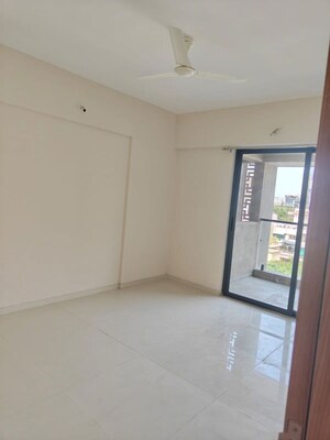 Room in 3 BHK Apartment at Austin One, Pimple Saudagar – for Rent