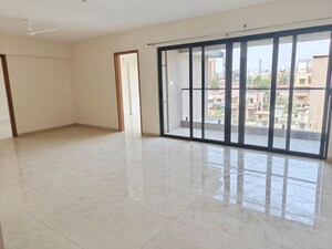 Room in 3 BHK Apartment at Austin One, Pimple Saudagar – for Rent