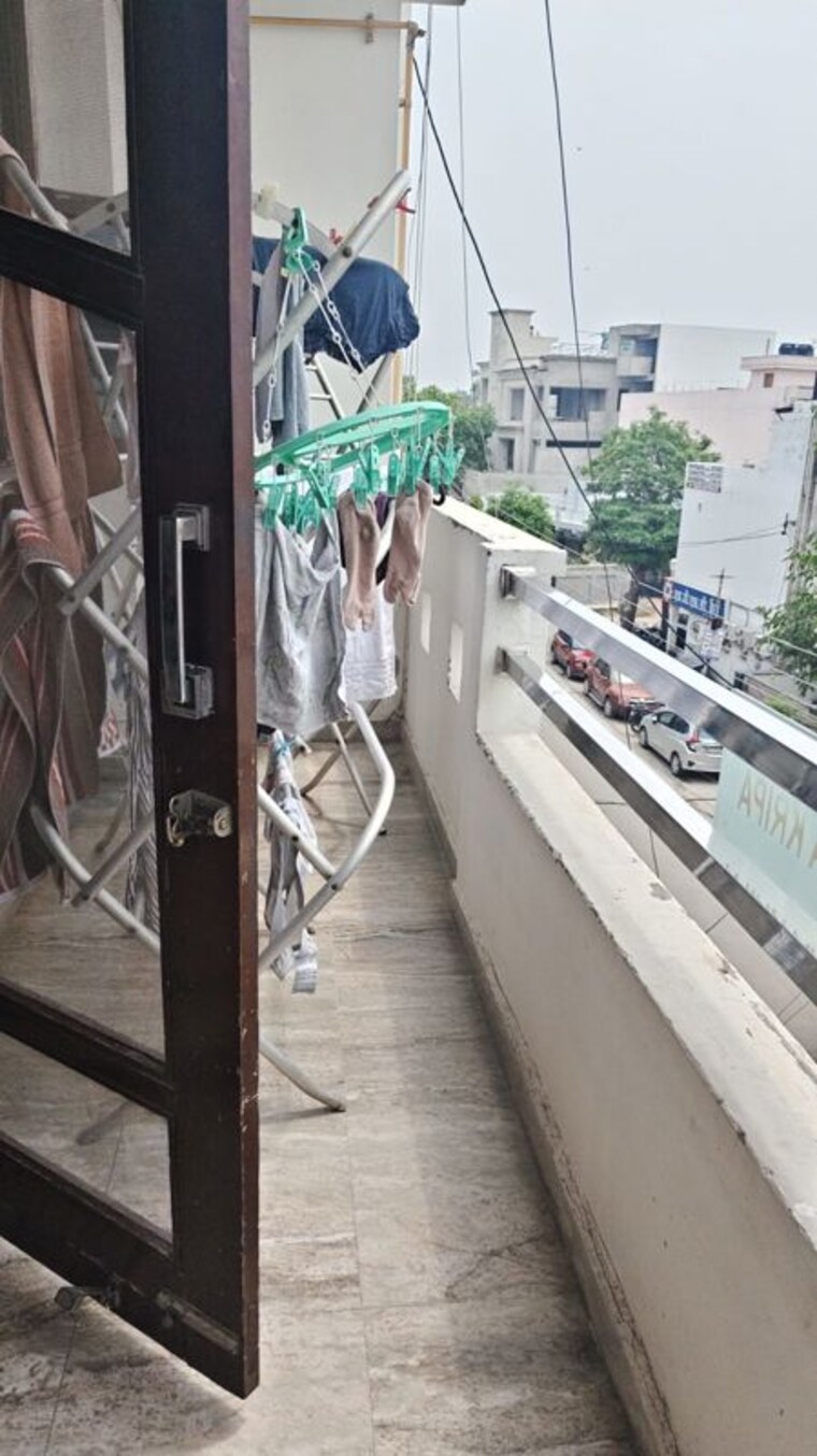Balcony, kavi nagar block k 3 Bedroom 200 Sq.Yd. Builder Floor In Kavi Nagar Block K Ghaziabad 10373825