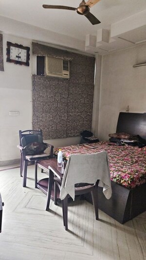 Living Room in 3 BHK Builder Floor at Kavi Nagar Block K – for Sale