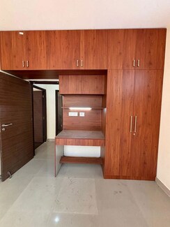 2.5 BHK + Extra Room Apartment For Rent in The Center Court