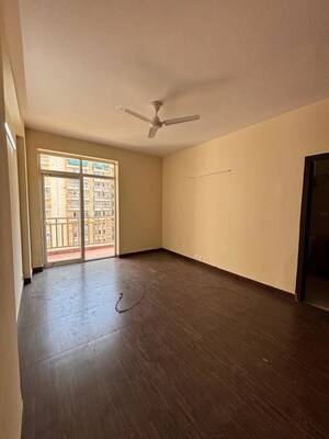 Room in 2.5 BHK Apartment at The Center Court, Sector 88a – for Rent