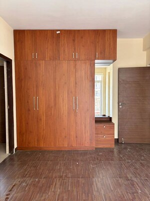 Room in 2.5 BHK Apartment at The Center Court, Sector 88a – for Rent