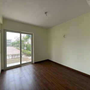 Room in 3 BHK Apartment at BPTP Amstoria, Sector 102 – for Sale