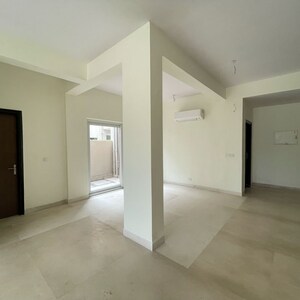 Room in 3 BHK Apartment at BPTP Amstoria, Sector 102 – for Sale